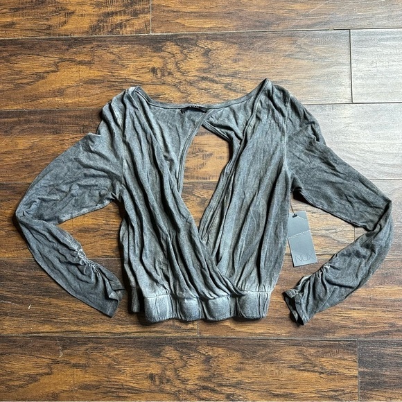 NUX Active Gray Long Sleeve Open Back Crop Top - Picture 1 of 3